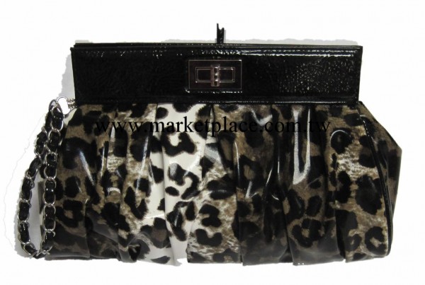 供應最新流行豹紋轉鎖扣合手拿包工廠,批發,進口,代購