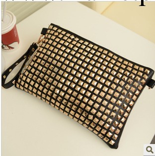 新款歐美英倫朋克復古鉚釘單肩斜挎女士郵差包手拿包仿大牌包批發工廠,批發,進口,代購