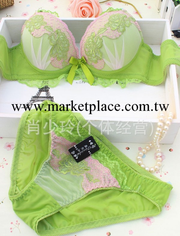 135#12月新款日韓系蕾絲邊繡花三排扣少女聚攏內衣胸罩套裝批發工廠,批發,進口,代購