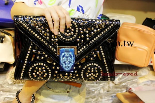 鏤空鉚釘骷髏托馬斯風格女包，時尚斜跨女包，強勢手包（微微瑕）工廠,批發,進口,代購