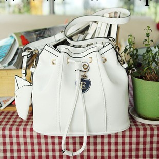 2013新款日韓風范超贊米白色抽帶搭扣水桶包 單肩斜挎女包包3289工廠,批發,進口,代購