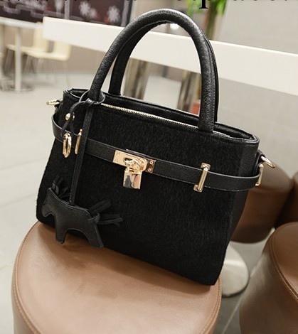 秋冬新款韓版女包鎖扣小馬掛飾毛毛包時尚單肩手提斜跨包包批發工廠,批發,進口,代購