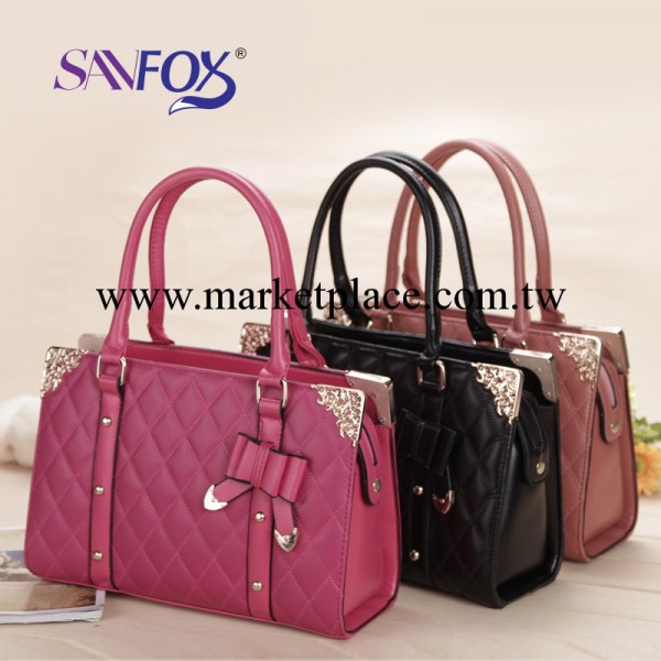 寒冷冬季2013新款復古歐美漆皮女包包亮面繡花格紋手提單肩女包工廠,批發,進口,代購