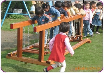 驚險蕩橋驚險獨木橋幼兒園戶外木制玩具兒童中型木制玩具平衡類工廠,批發,進口,代購