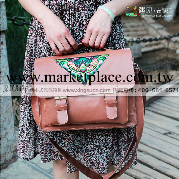 行素民族風斜挎女包復古郵差包麗江繡花真皮包單肩手提兩用學院風工廠,批發,進口,代購