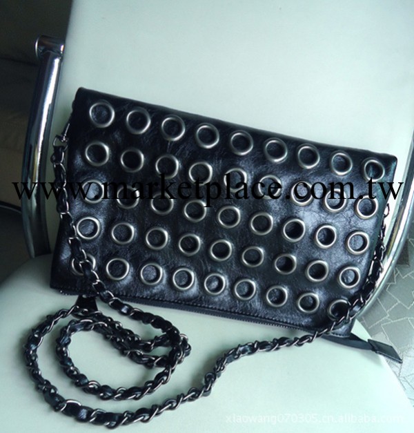 2012新款韓國金屬朋克圓形鉚釘兩用手拿包斜挎包女包批發工廠,批發,進口,代購