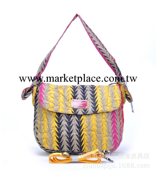 箭頭花紋中學生單肩書包斜跨包馬克包尼龍包雙帶兩用包工廠,批發,進口,代購
