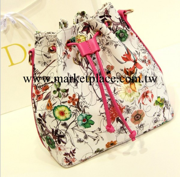 2013款日系碎花手提包 鏈條單肩斜背兩用包 時尚水桶包熱賣工廠,批發,進口,代購