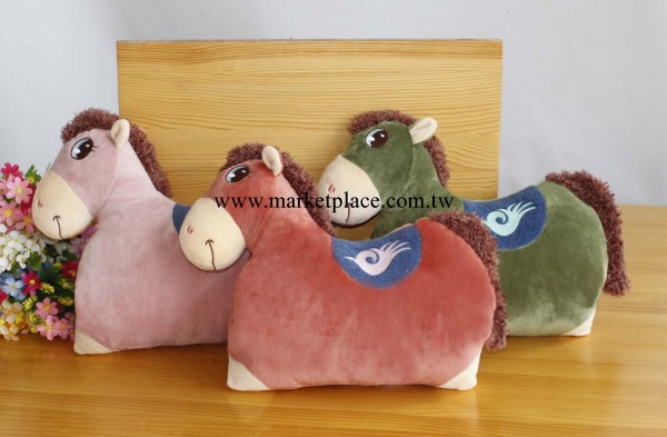 (2013款）馬年兩用毛絨暖手抱枕/熱水袋挎包/兩邊插手/後面拉鏈工廠,批發,進口,代購