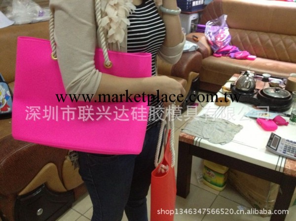 廠傢專供兩用麻繩帶運動休閒果凍矽膠沙灘包 、女士單肩包工廠,批發,進口,代購