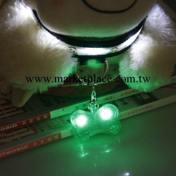 【寵物用品】 熱銷新品 LED發光骨頭型吊墜 藍色 廠傢直銷批發工廠,批發,進口,代購