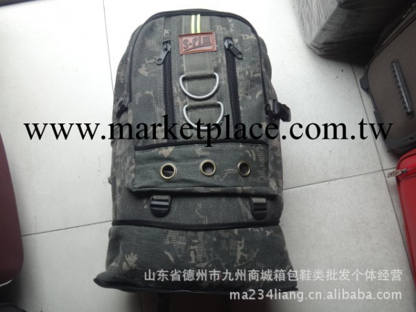 供應加厚迷彩帆佈雙肩包、行李包、帆佈包、旅行包。工廠,批發,進口,代購