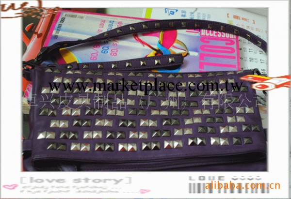 一包兩款的兩用方形鉚釘時尚女包 絕對讓MM們愛不釋手工廠,批發,進口,代購