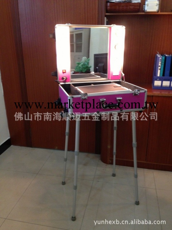 廠傢直銷現貨帶支架便捷式燈箱,化妝箱工廠,批發,進口,代購