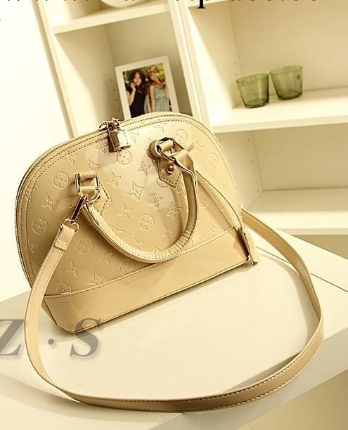 2014歐美熱賣新款刺繡單肩斜跨兩用女式包大牌明星同款廣州批發包工廠,批發,進口,代購