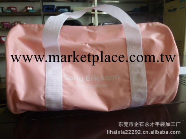 加工定做手提圓筒型兩用旅行袋，顏色和規格及LOGO可依客人要求工廠,批發,進口,代購