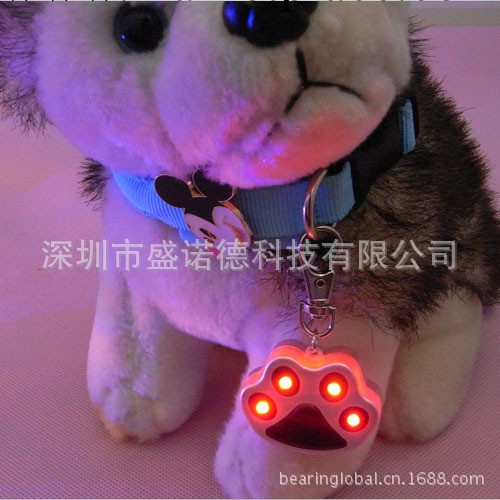 廠傢直銷狗爪閃燈 夜晚寵物安全燈 寵物發光用品工廠,批發,進口,代購