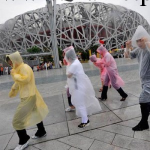 PE環保四合扣一次性雨衣 成人雨衣 連身式雨衣 便攜旅遊雨衣批發工廠,批發,進口,代購