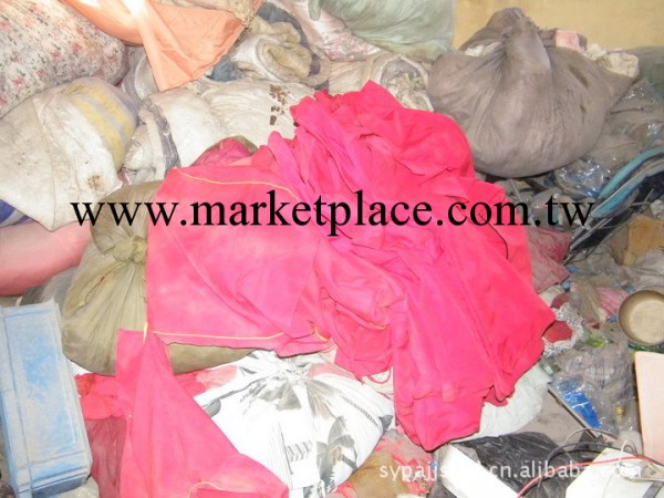 紡織廢料、廢佈、〔廢舊衣服。〕純紅色化纖工廠,批發,進口,代購