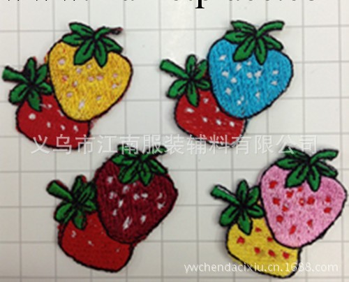 廠傢批發 現貨 草莓圖形 刺繡貼 4色可選 可燙批發・進口・工廠・代買・代購