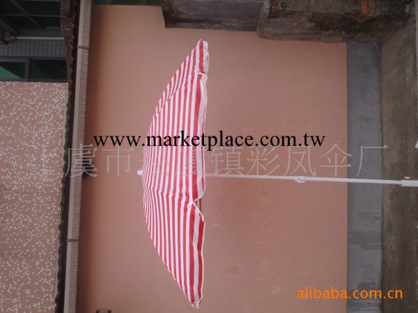 供應紅色條紋廣告沙灘傘，廣告傘/遮陽傘，傳媒用品批發・進口・工廠・代買・代購