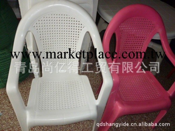 加工各種規格塑料椅子及塑料桌子，貨真價實。歡迎選購。批發・進口・工廠・代買・代購