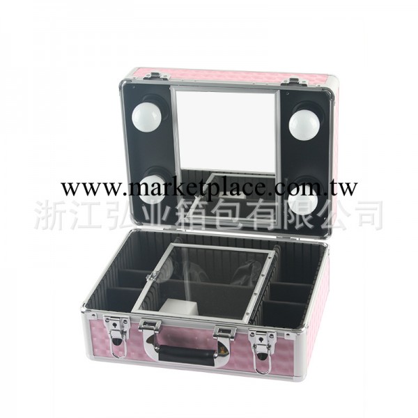 廠傢直銷帶燈化妝箱 鋁合金手提高檔帶鎖扣化妝師專業化妝包工廠,批發,進口,代購