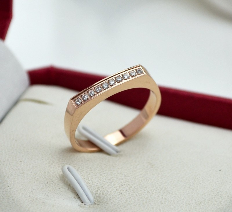 新款韓劇星同款戒指 D字行滿鉆鈦鋼玫瑰金戒指女 女生工廠,批發,進口,代購