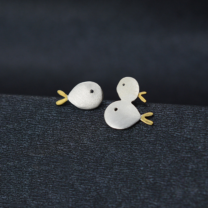 S925純銀飾品 可愛創意不對稱拉絲小魚耳釘防過敏氣質耳飾 送證書批發・進口・工廠・代買・代購