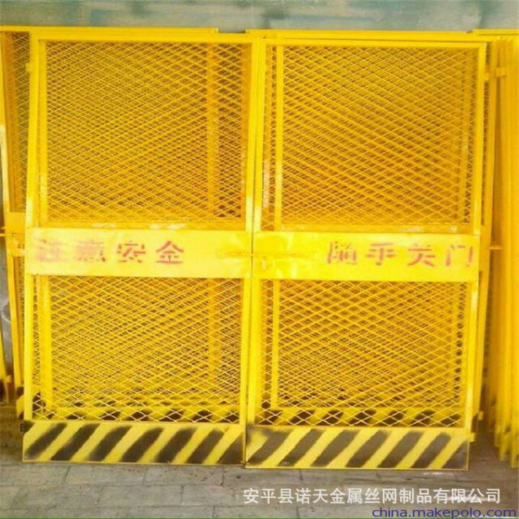 河南鄭州施工電梯防護門  河南鄭州便宜的人貨電梯安全門工廠,批發,進口,代購