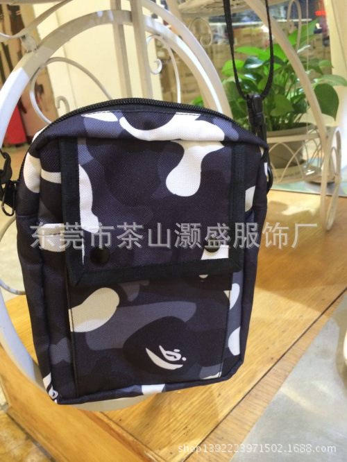 BAPE CITY CAMO TRAVEL CASE 猿人迷彩斜跨旅行包工廠,批發,進口,代購