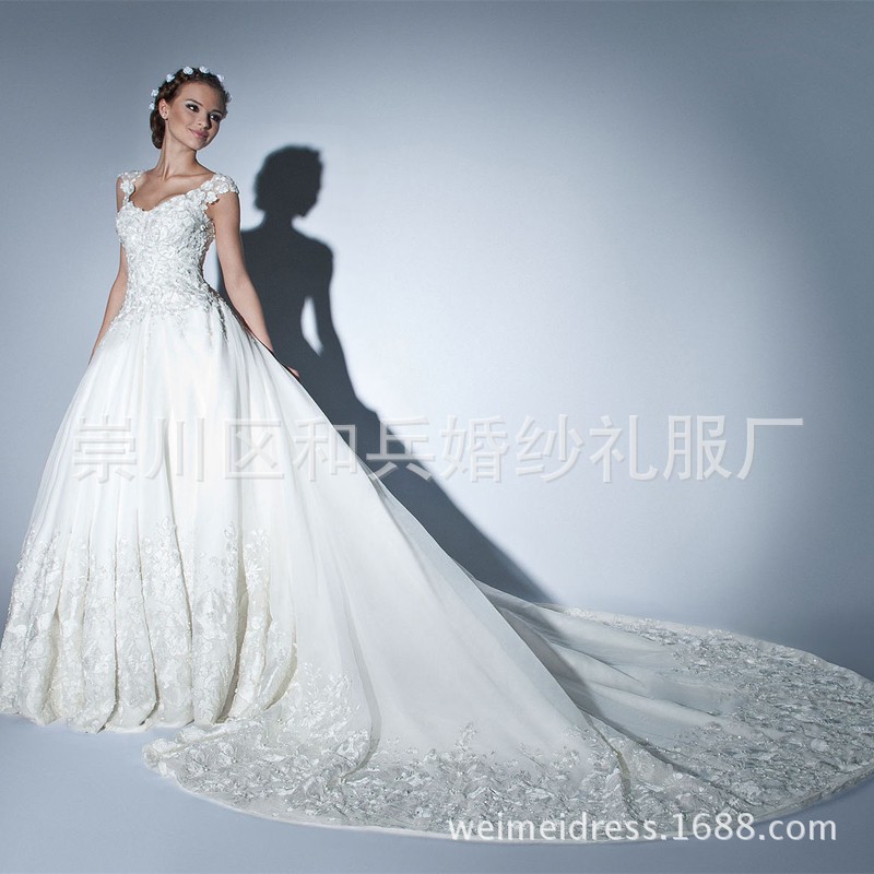 婚紗禮服2015夏新款一字肩吊帶蕾絲花奢華緞麵長拖尾新娘婚紗定製工廠,批發,進口,代購