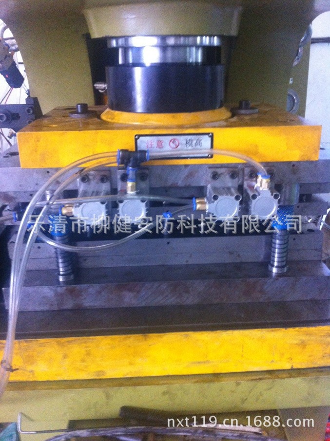 供應電磁閥自動鉚合鐵芯高速模具工廠,批發,進口,代購