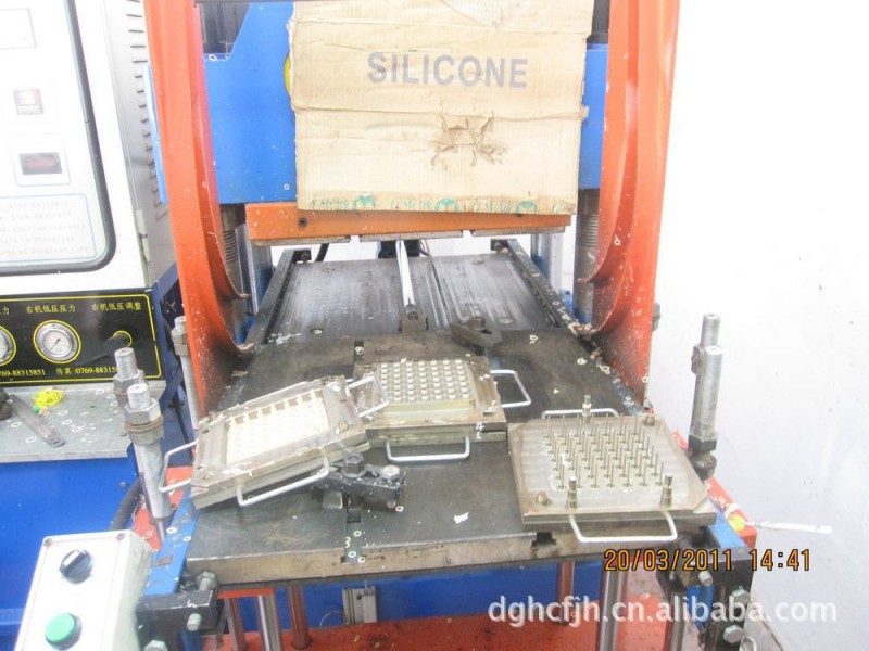 橡膠模 手機套模 酒瓶套模 鼠標套模 護套模 及產品加工工廠,批發,進口,代購