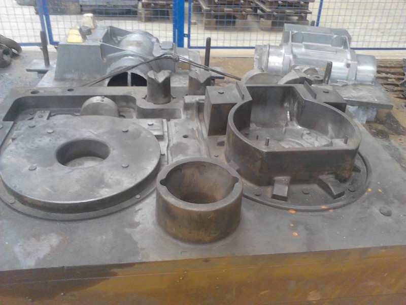 泊頭市正旭模具製造有限公司專業加工各種履帶板模具工廠,批發,進口,代購