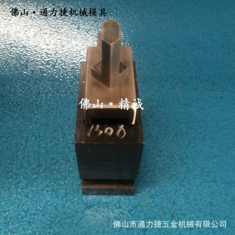 佛山精誠不銹鋼圓管沖孔模具樓梯扶手 陽臺護欄沖弧模具打孔機工廠,批發,進口,代購