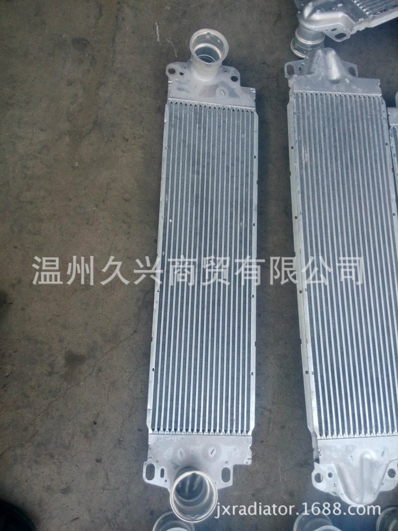 本公司專業生產銷售奔馳轎車水箱散熱器中冷器油冷器工廠,批發,進口,代購
