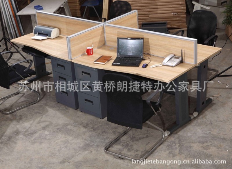 新款四人位辦公桌 款式新穎 安裝方便 鋼製辦公桌批發・進口・工廠・代買・代購