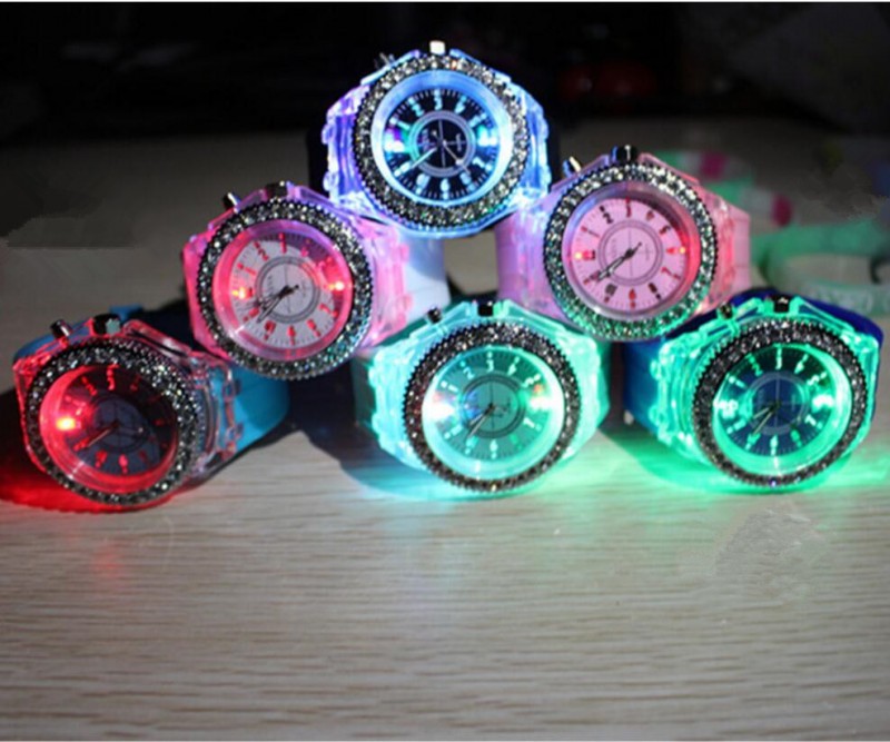 韓國水鉆七彩燈夜光學生運動表  led發光情侶表矽膠果凍兒童手錶工廠,批發,進口,代購