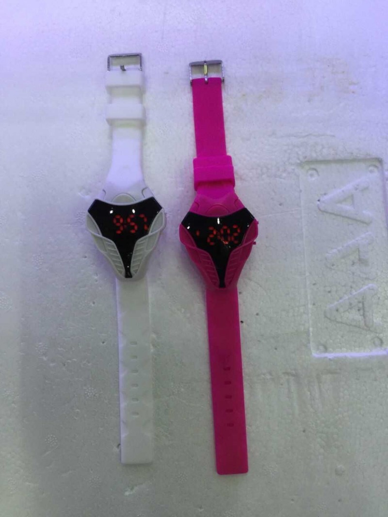 熱銷爆款生產廠傢批發新款LED電時尚眼蛇手錶創意蛇頭手錶批發・進口・工廠・代買・代購