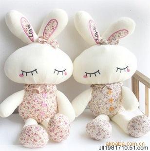 正品LOVE兔毛絨玩具公仔大號布娃娃兔兔子love兔公仔抱枕28厘米工廠,批發,進口,代購
