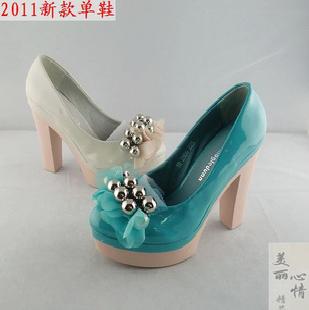 2011新款女式單鞋批發金屬球裝飾防水台亮皮粗跟單鞋工廠,批發,進口,代購