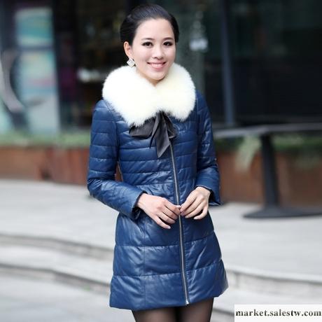 供應2012新款真皮皮衣羽絨服 女 長款 綿羊皮羽絨皮衣 修身 毛領可拆工廠,批發,進口,代購