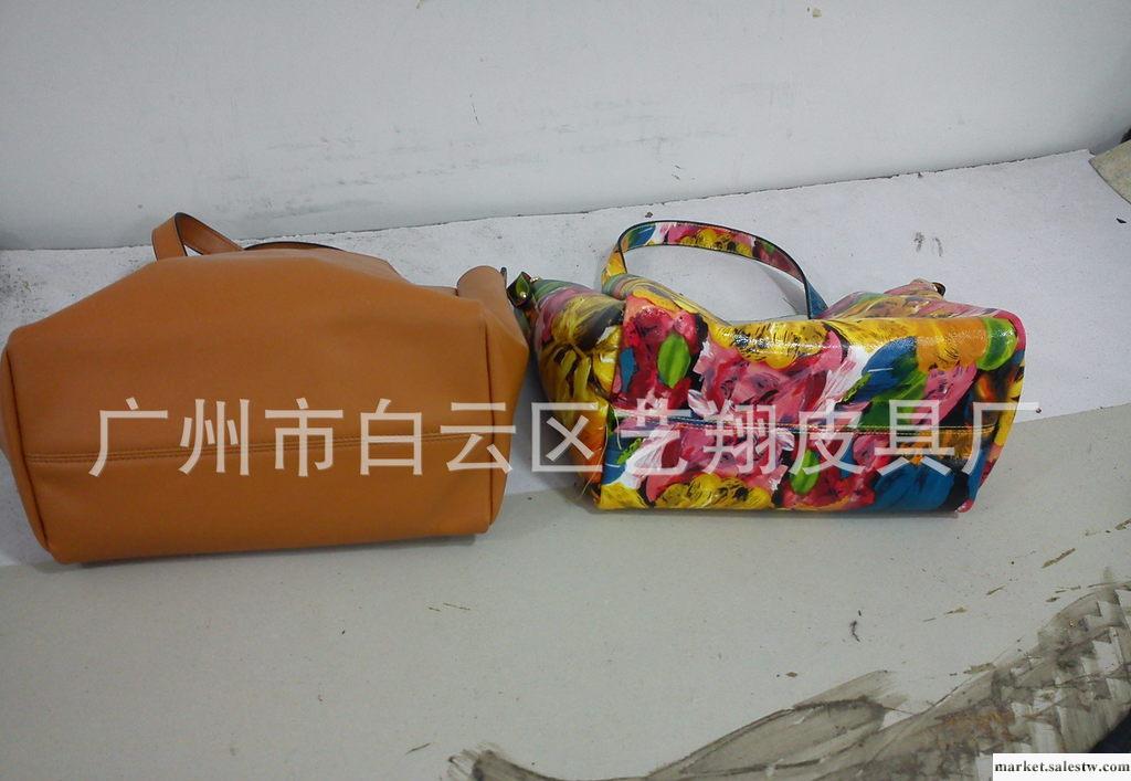 廣州廠家批發2012新潮花紋真皮女包工廠,批發,進口,代購