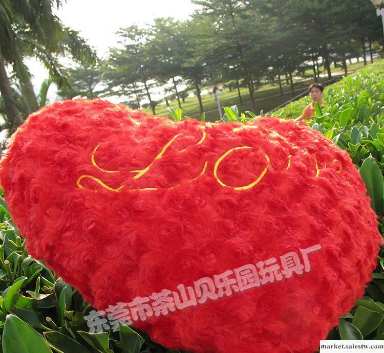 廣東廠家訂做love玫瑰花愛心抱枕超滑面料28*35cmlove刺繡工廠,批發,進口,代購