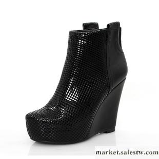 供應古奧思琦2012新款蛇紋真皮短靴歐美坡跟女靴子秋冬季女鞋厚底裸靴工廠,批發,進口,代購