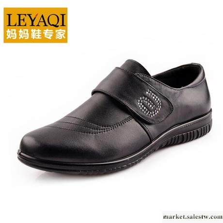 供應樂雅琦平跟圓頭單鞋中老年休閑女鞋真皮平底媽媽皮鞋子軟底鞋工廠,批發,進口,代購