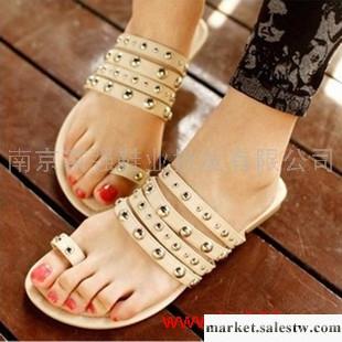 供應（3.5元）2012新款女主腳1韓國套趾細條組合鉚釘平跟羅馬涼鞋涼拖女鞋工廠,批發,進口,代購