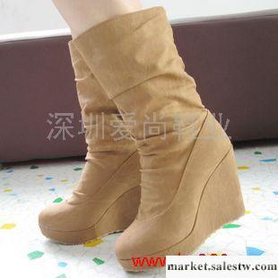 供應靴子 明星款秋冬潮流皺皮馬丁靴高跟坡跟防水臺純色女靴子套筒女鞋工廠,批發,進口,代購