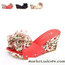 2012夏季新款 時尚甜美花朵鉚釘高跟鞋舒適坡跟涼鞋涼拖鞋 女鞋工廠,批發,進口,代購